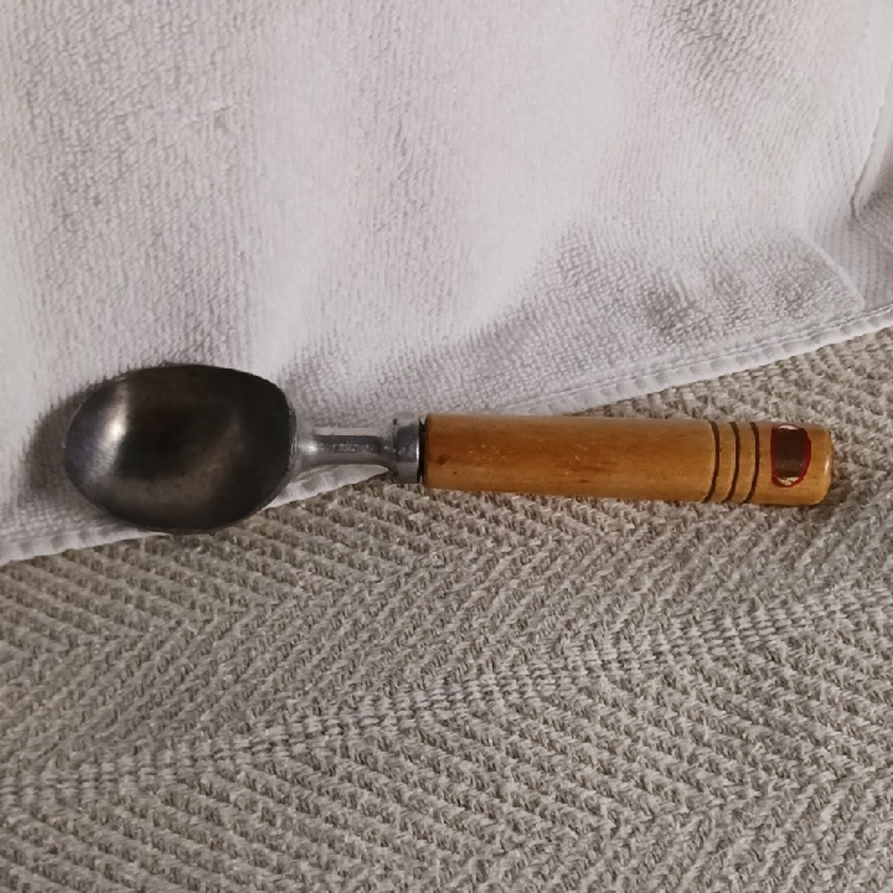 Wooden Handle Ice Cream Scoop